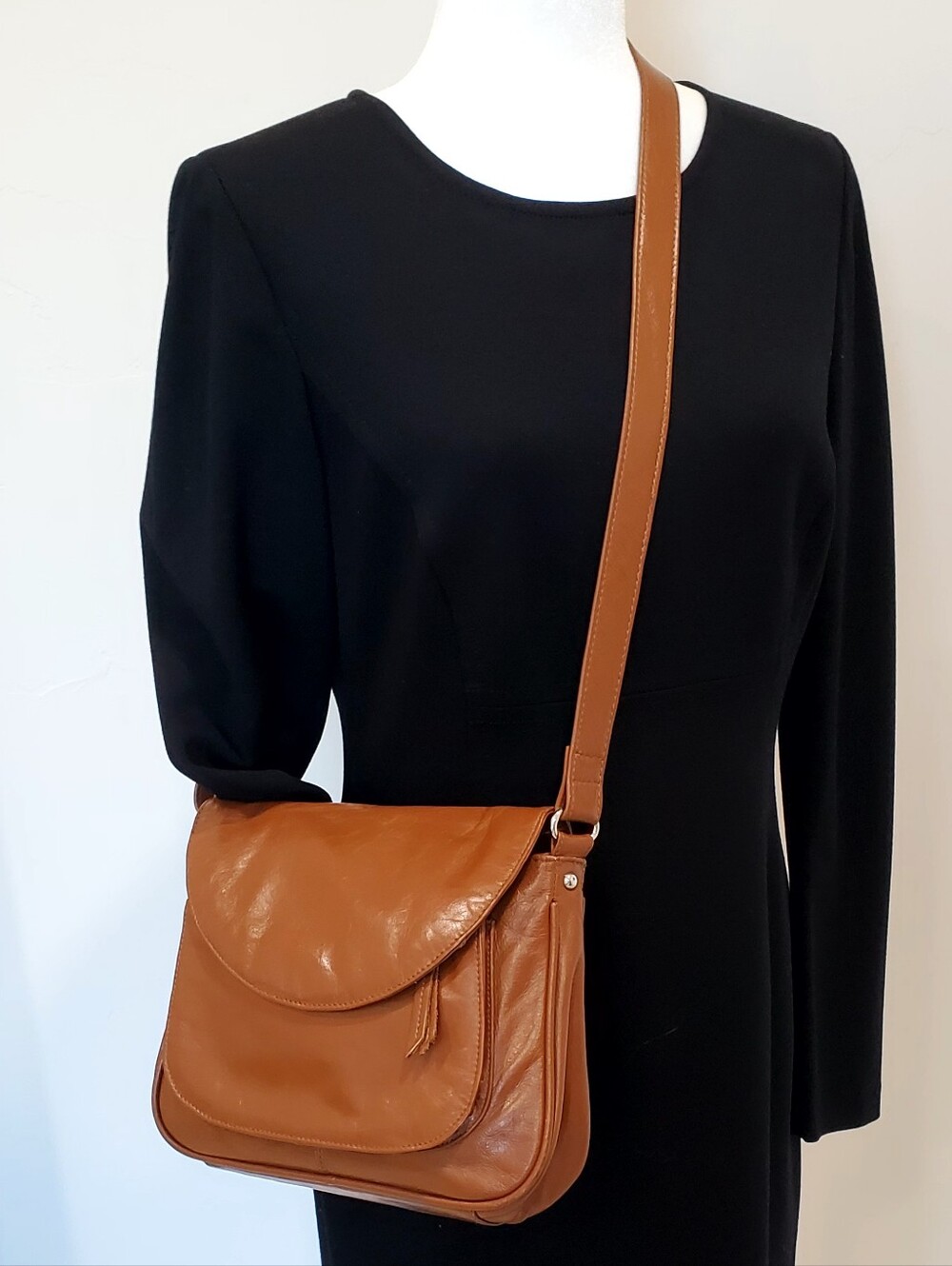 Latico Vtg Brown Leather Crossbody/Shoulder Saddle Bag Floral Pattern Lining EUC